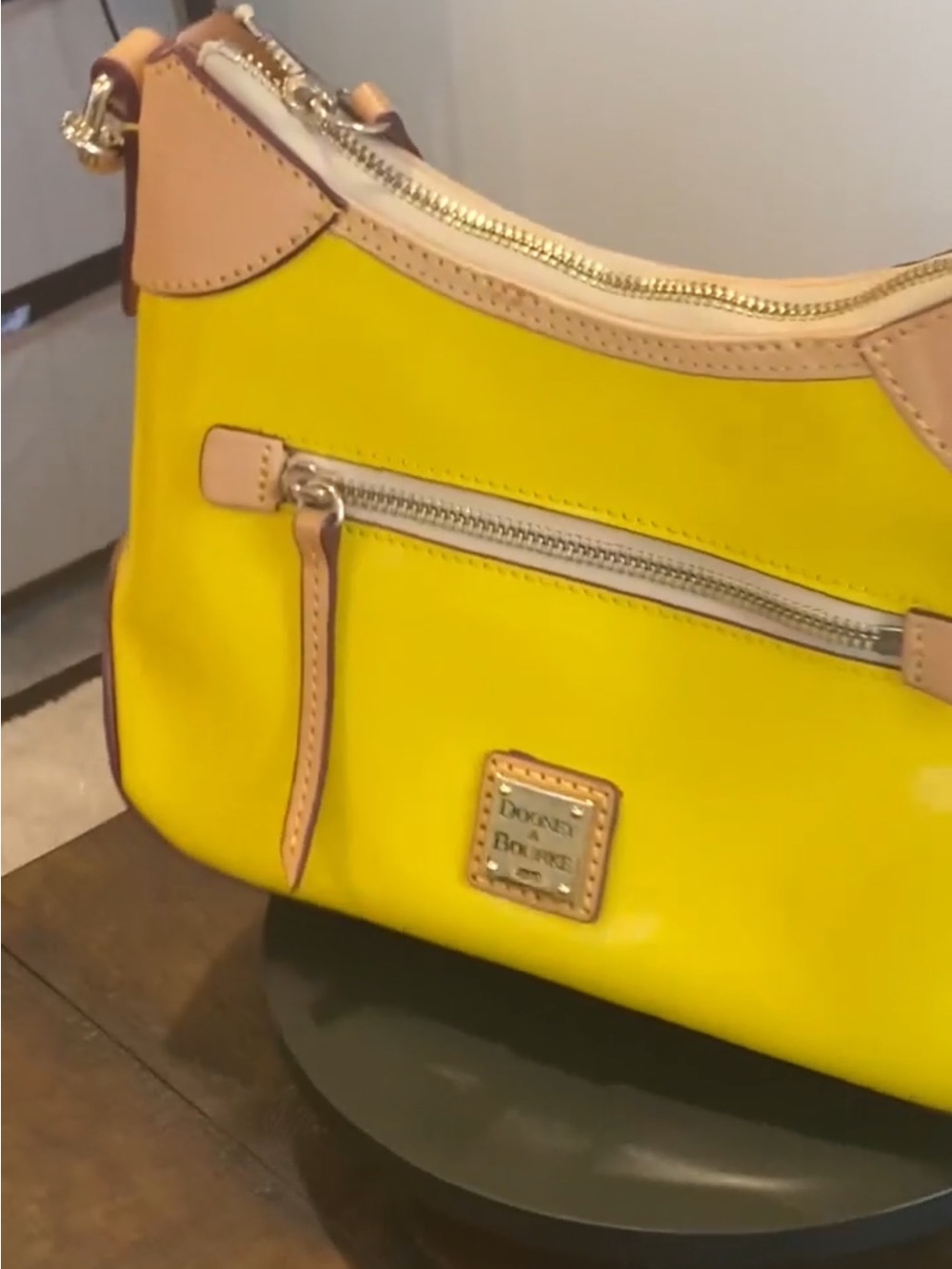 Stunning Yellow Dooney & Bourke Patent Leather Shoulder Bag EUC COA - Picture 3 of 15